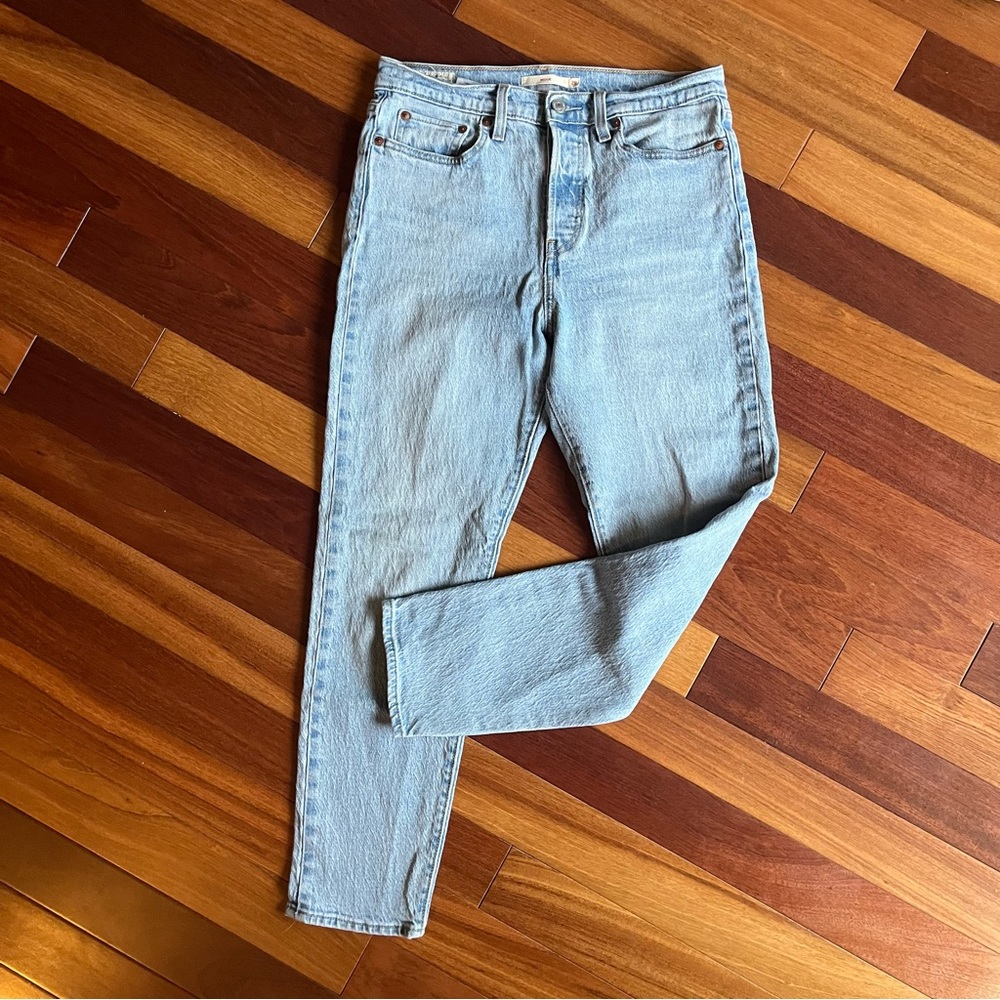 LEVI’S PREMIUM WEDGIE FIT JEANS